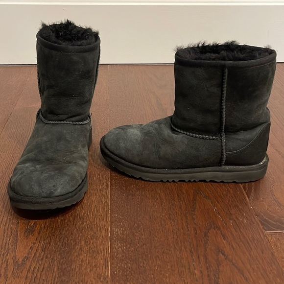 Ugg Girls Black Boots Size 4 - Picture 1 of 6